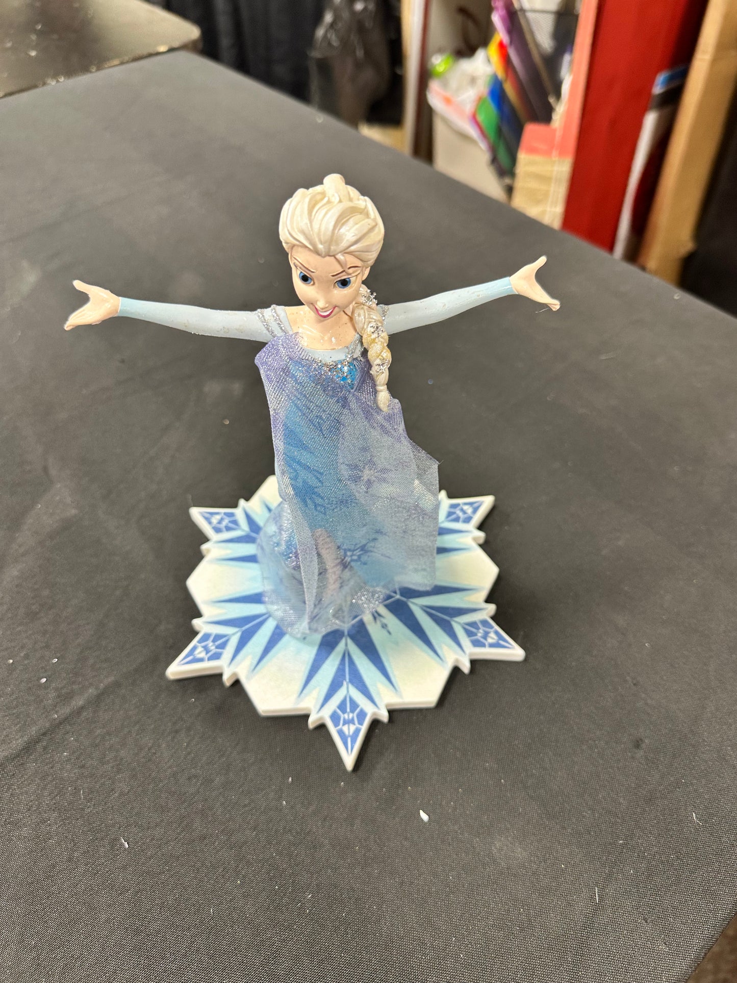 Elsa 9” figurine Disney Parks exclusive