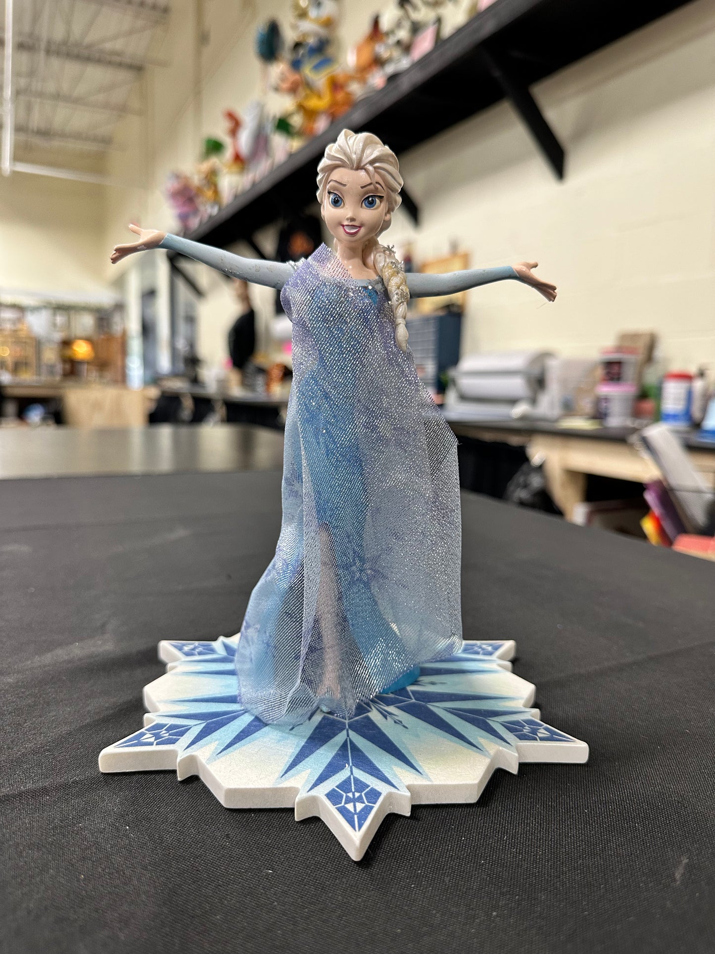 Elsa 9” figurine Disney Parks exclusive