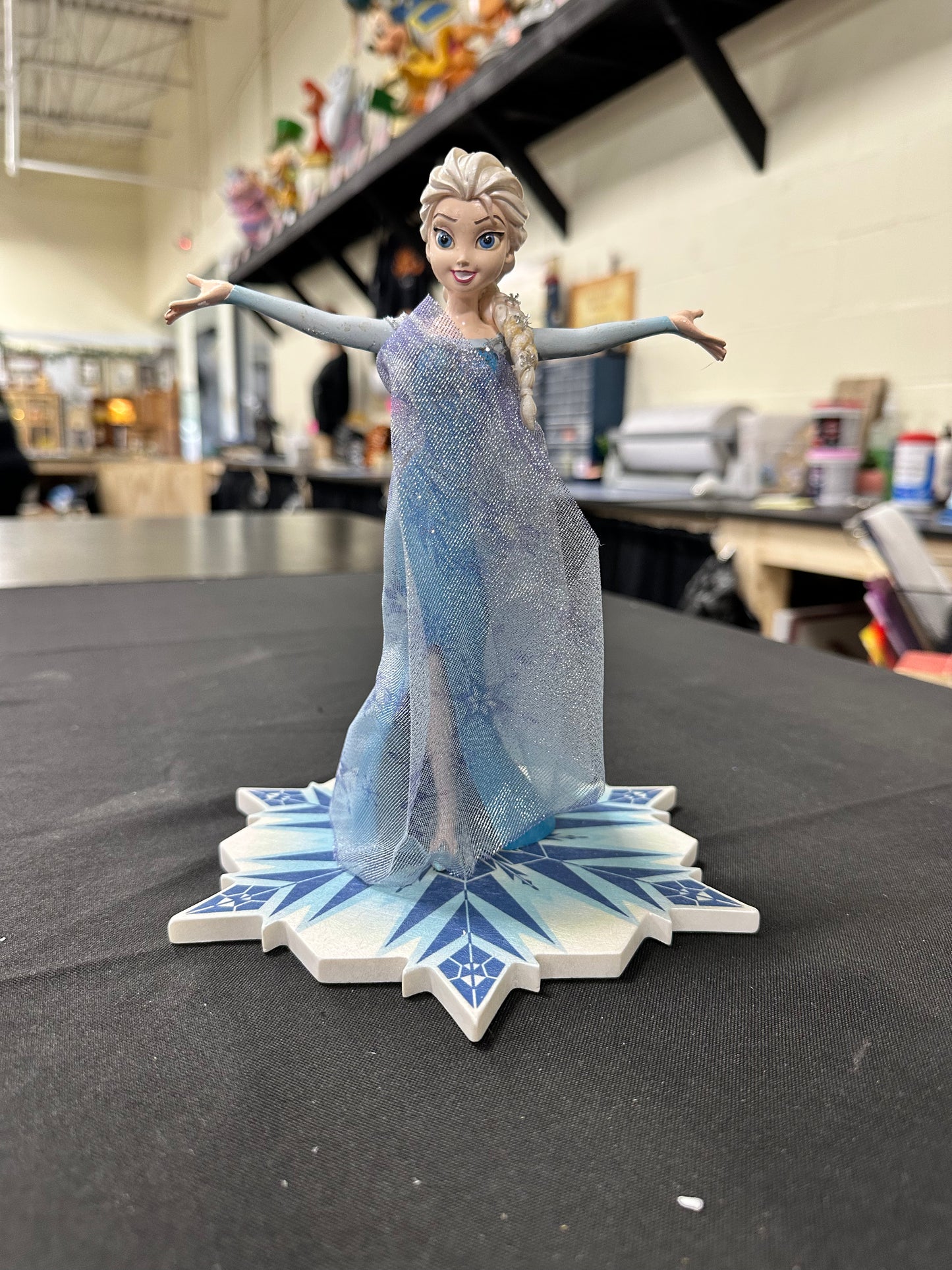 Elsa 9” figurine Disney Parks exclusive