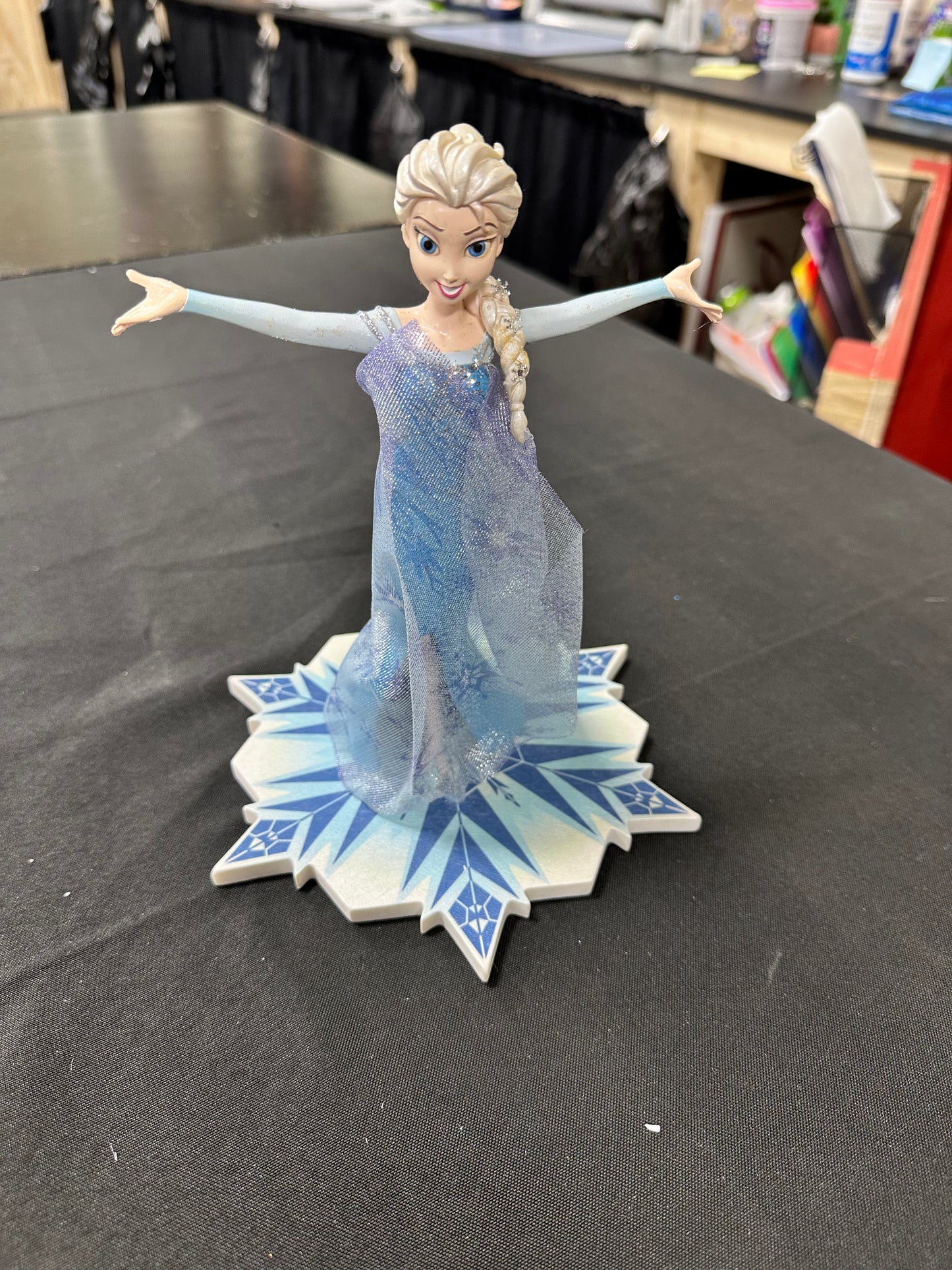 Elsa 9” figurine Disney Parks exclusive