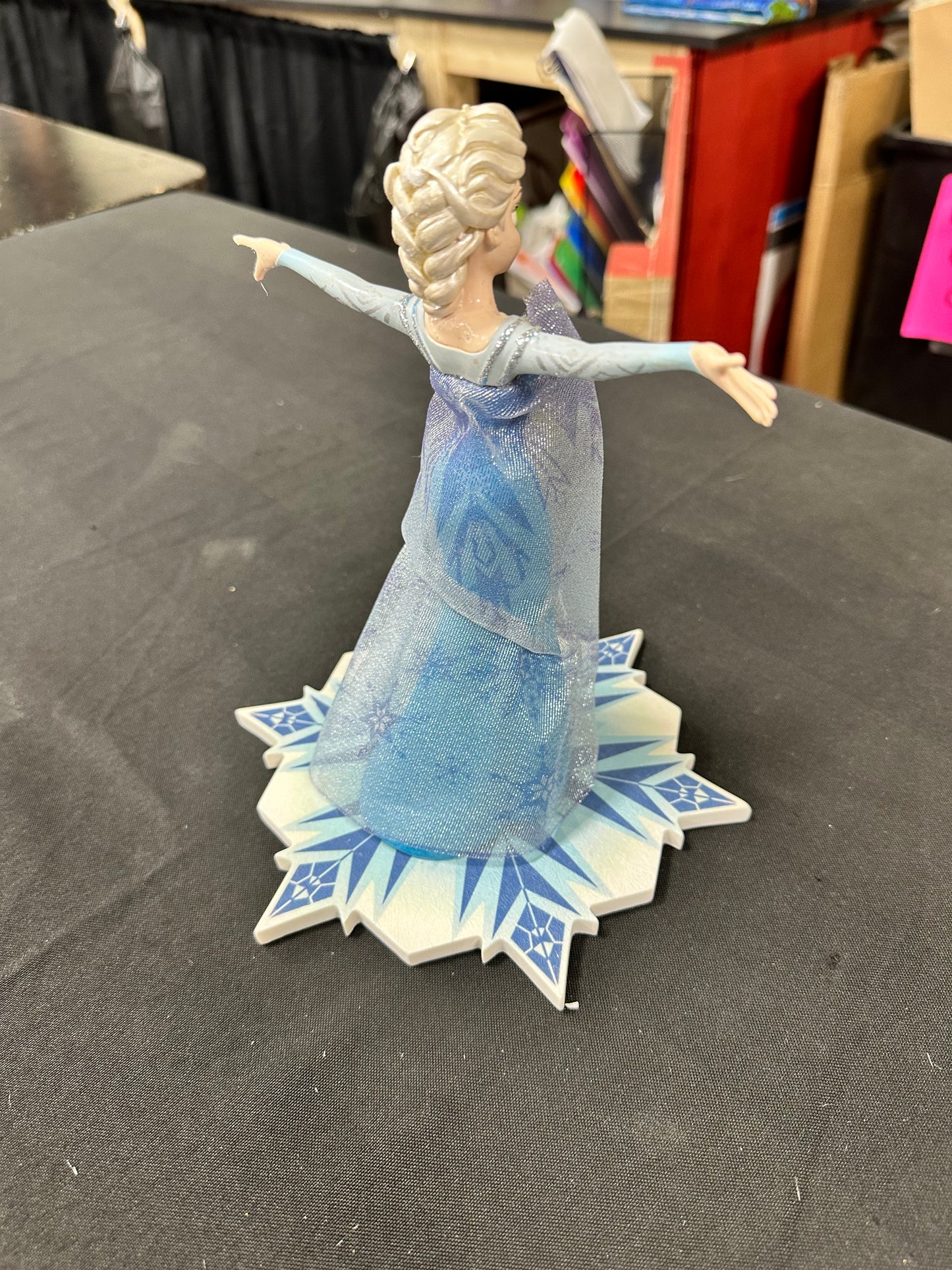 Elsa 9” figurine Disney Parks exclusive