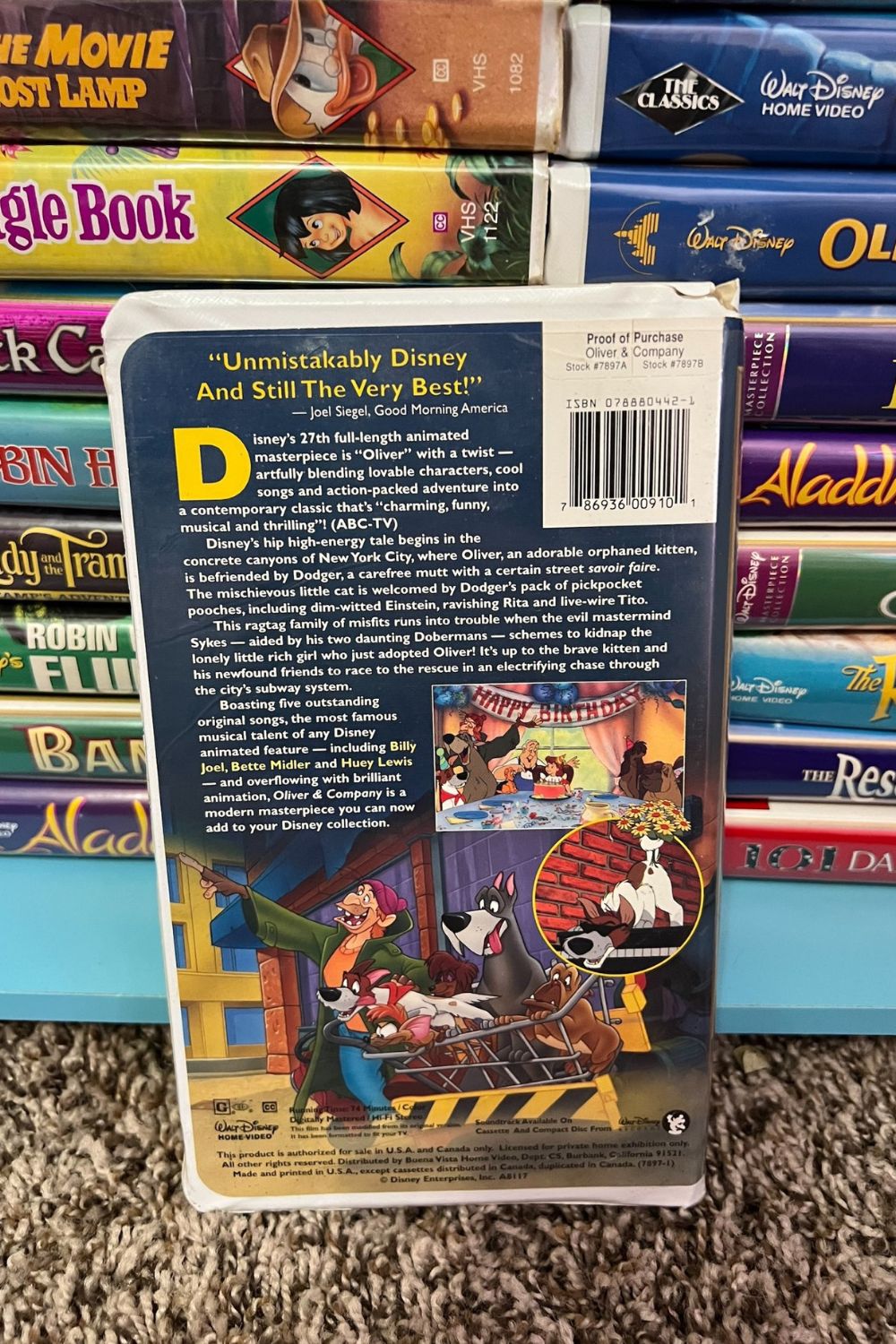 OLIVER AND COMPANY VHS*