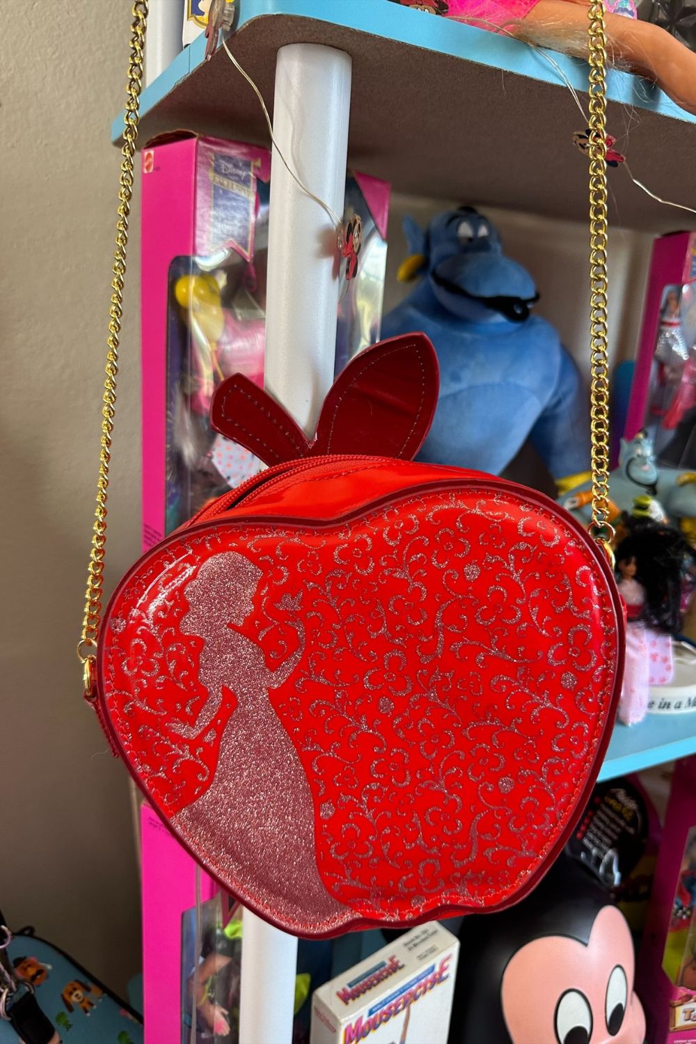 Milliot Disney Princess Snow White Poisoned Apple Round Crossbody Bag,  Women's Fashion, Bags & Wallets, Cross-body Bags on Carousell