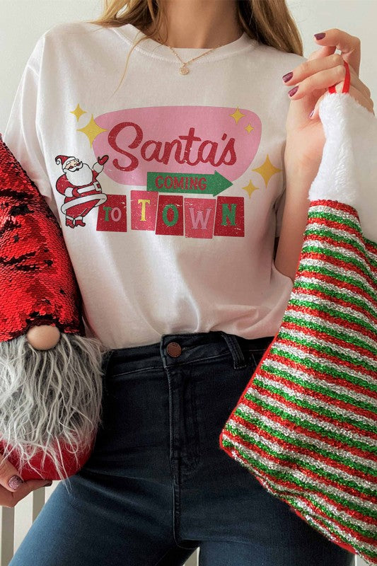 SANTA'S COMING TO TOWN GRAPHIC TEE
