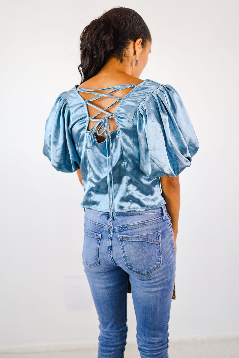 METALLIC WONDERS BUBBLE SLEEVE TOP