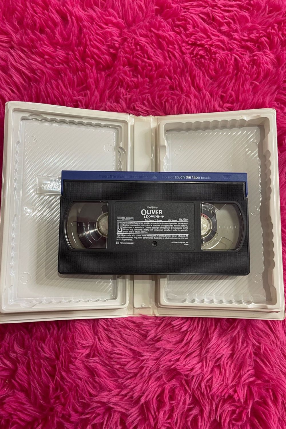 OLIVER AND COMPANY VHS*
