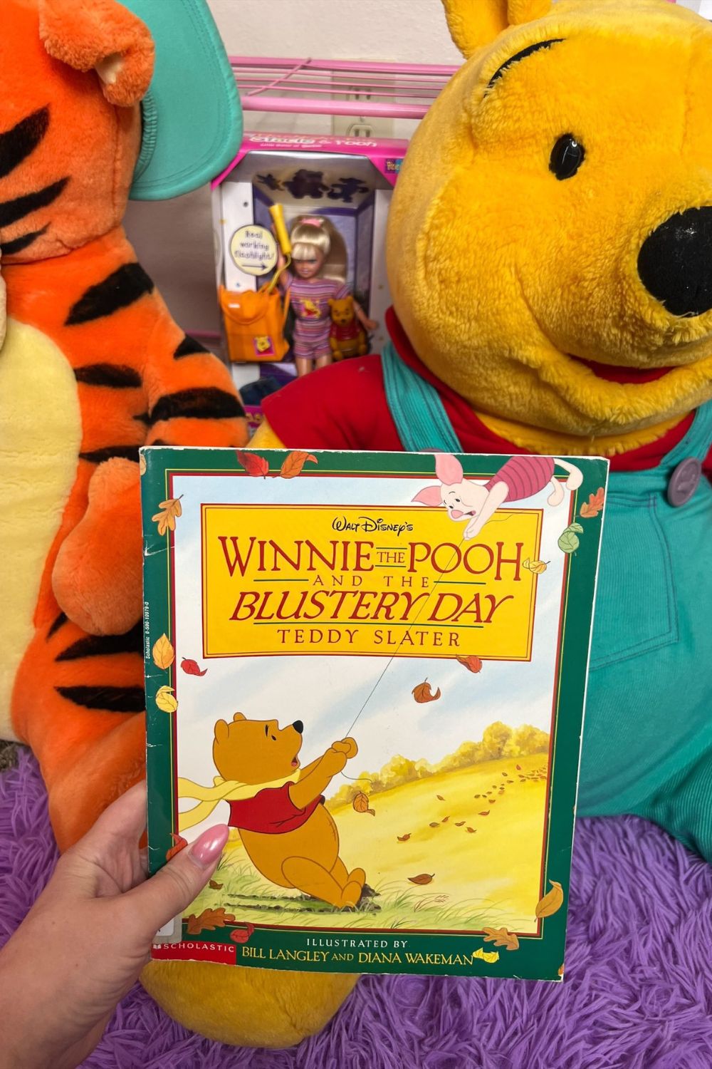 WINNIE THE POOH BOOK - BLUSTERY DAY*