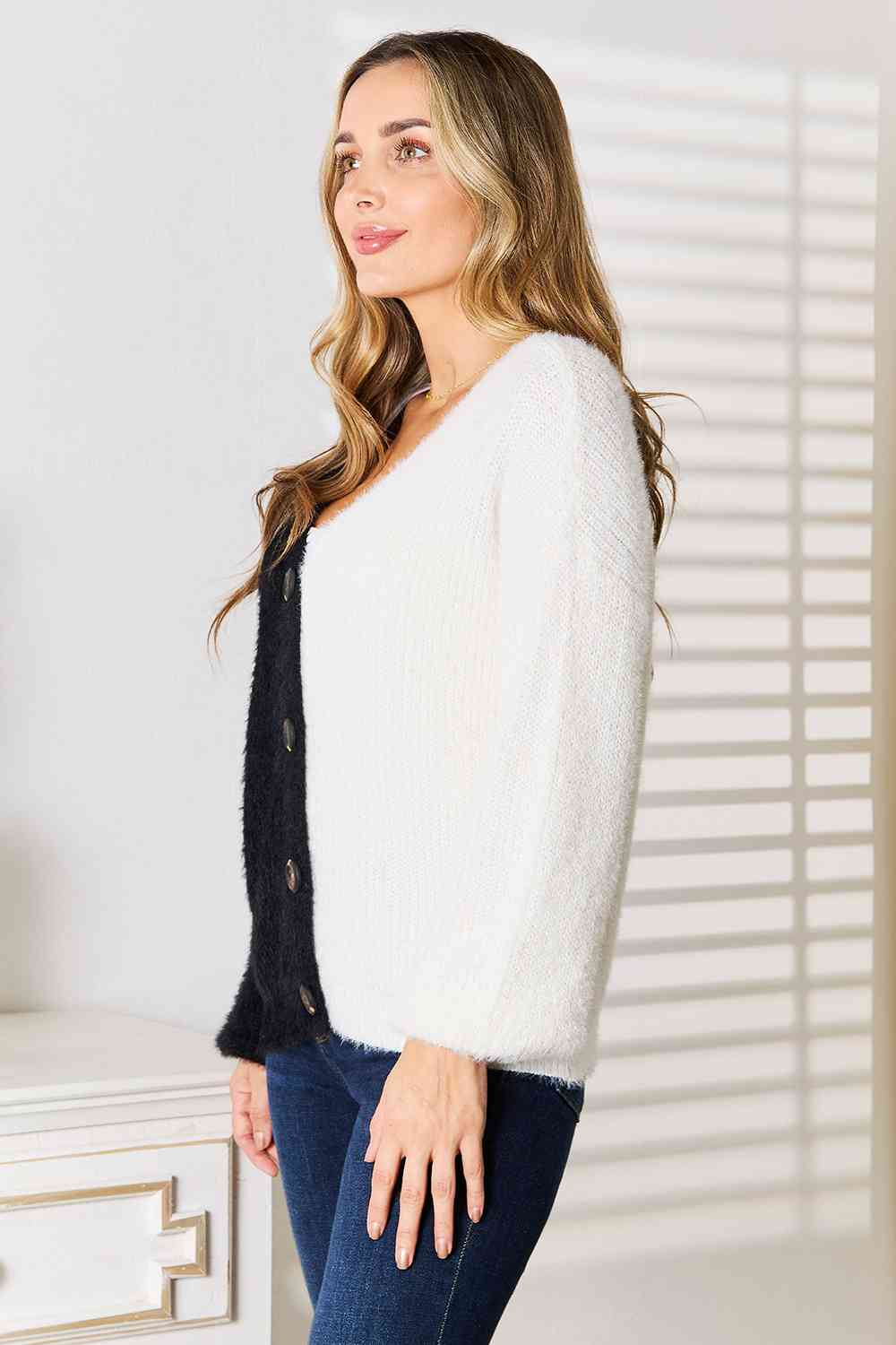 TAILORED V-NECK BUTTON CARDIGAN