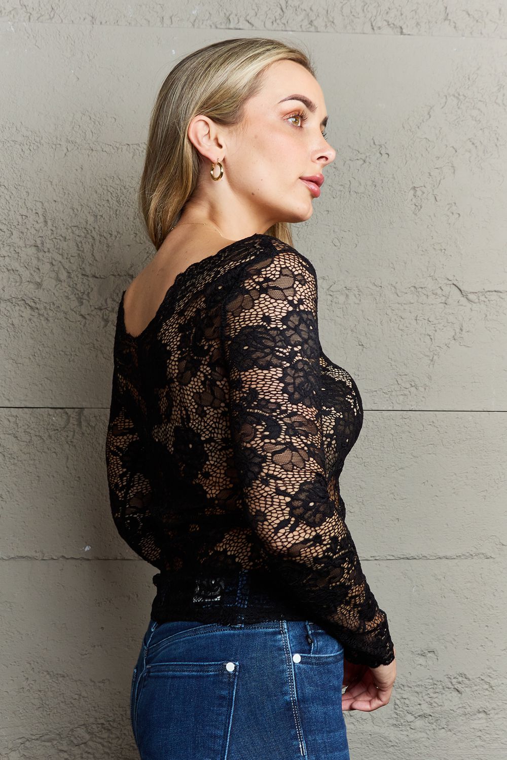 GOODNIGHT TONIGHT OFF THE SHOULDER LACE TOP
