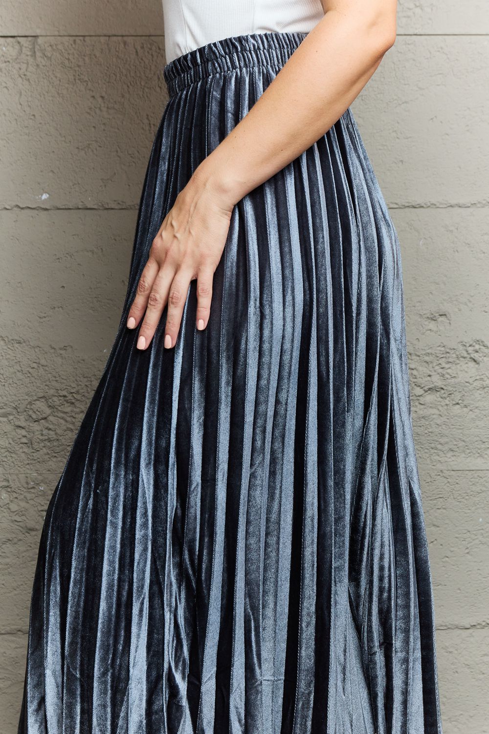 MAKIN IT PLEATED FLOWY MIDI SKIRT